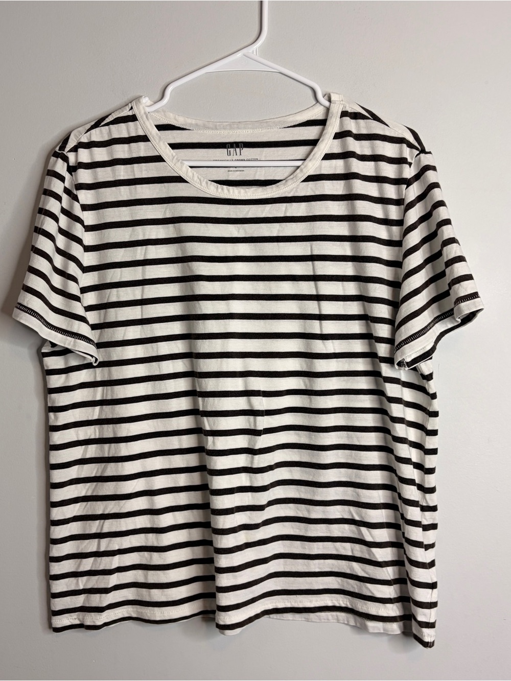 GAP organically grown cotton Brown & White Striped Short Sleeve Tee Large